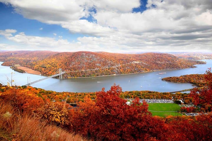 Private Hudson Valley Fall Foliage Helicopter Charter from Manhattan