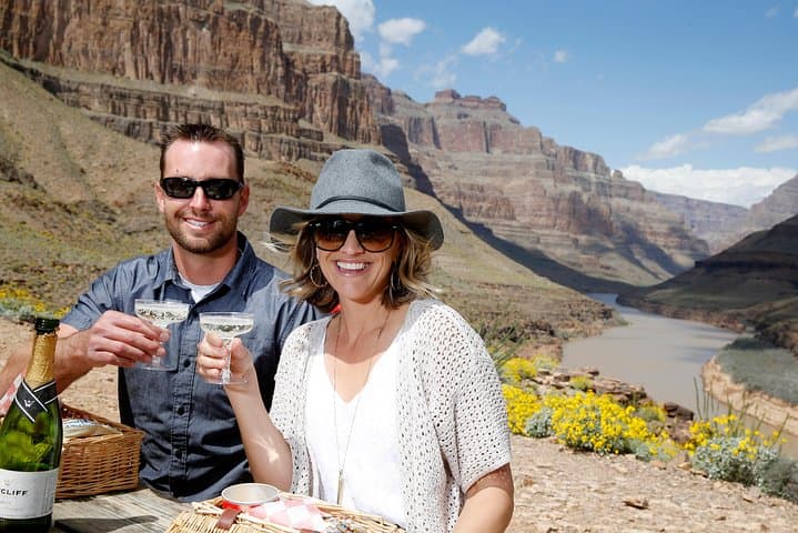 Grand Celebration Helicopter Tour with Black Canyon Rafting