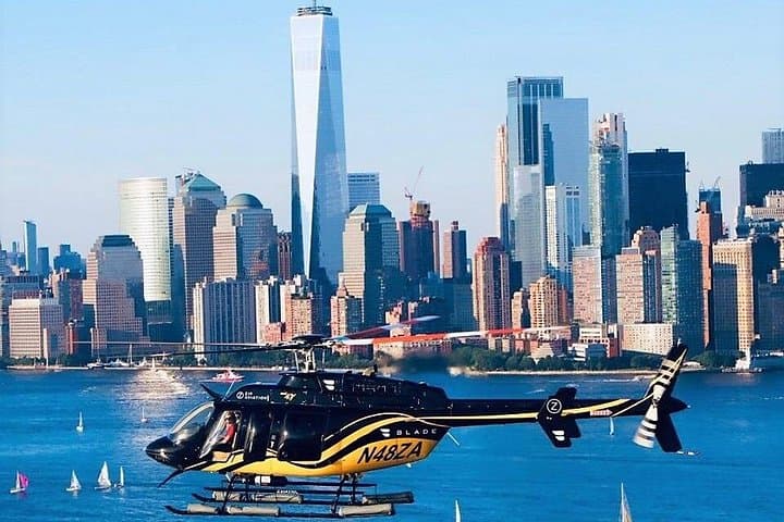 ZIp Tours Helicopter Over NYC