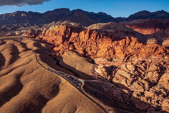 Red Rock Canyon Helicopter Tour with Landing and Champagne Toast