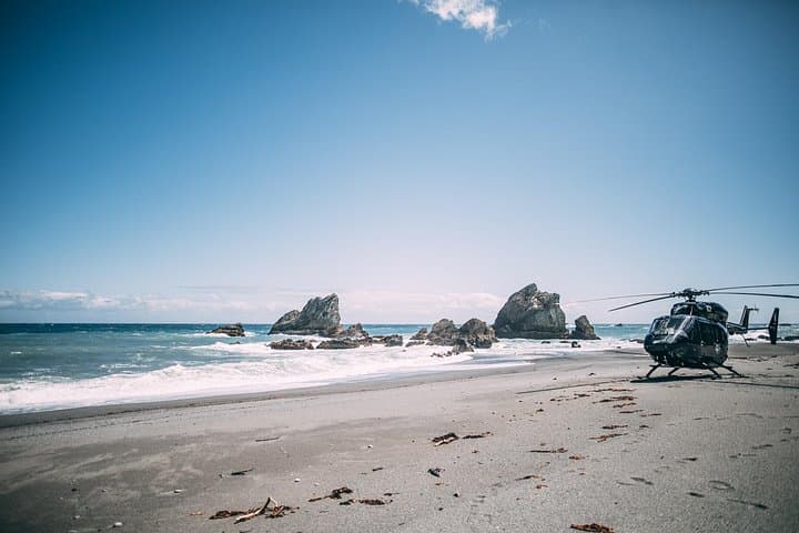 Milford and Fiordland Highlights Tour by Helicopter from Queenstown