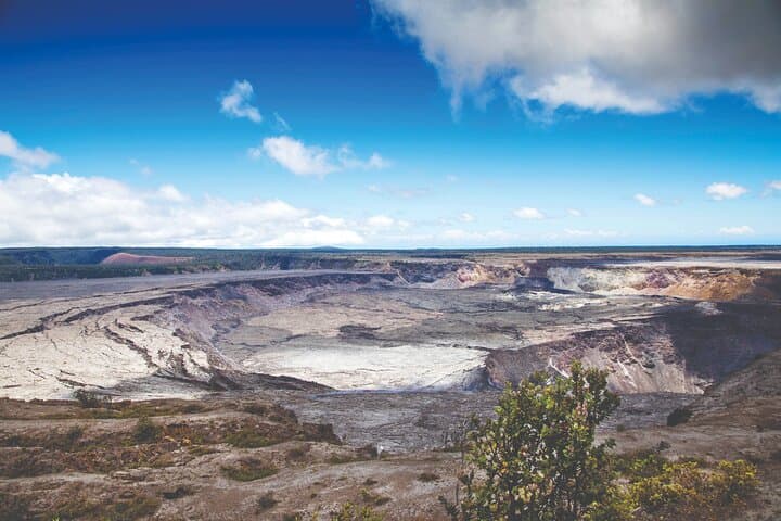 Day Trip from Oahu to Hilo: Active Volcanoes & Helicopter Tour