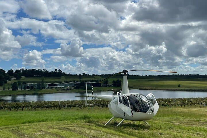 Hunter Valley Romantic Bubbly Breakfast Helicopter Tour from Cessnock