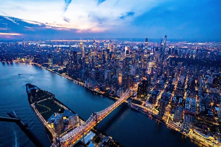 NYC Helicopter Proposal Tour with Photos and Champagne