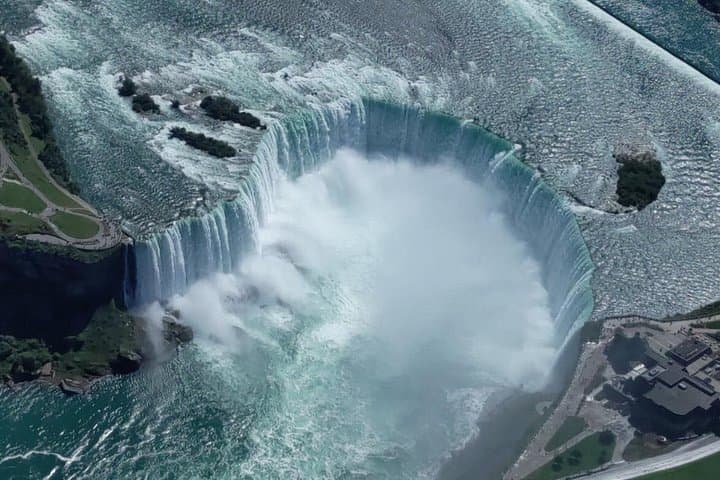 Private Tour: Romantic Niagara Falls Helicopter Flight