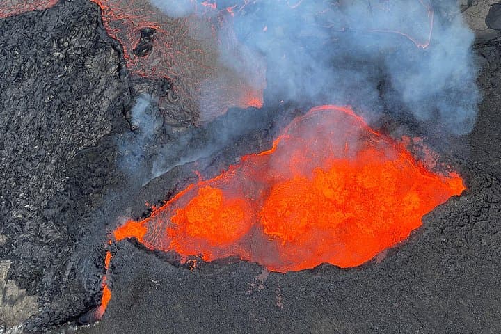 Iceland Volcanic Eruption Area Helicopter Tour from Reykjavík