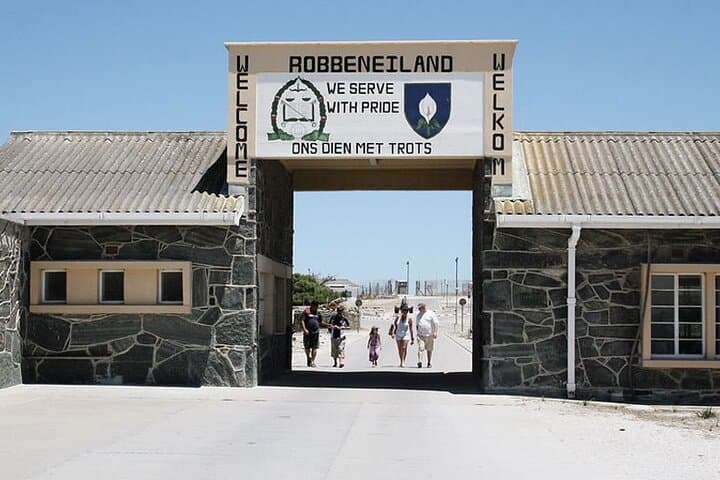 Private Helicopter Tour to Robben Island with Guided Tour
