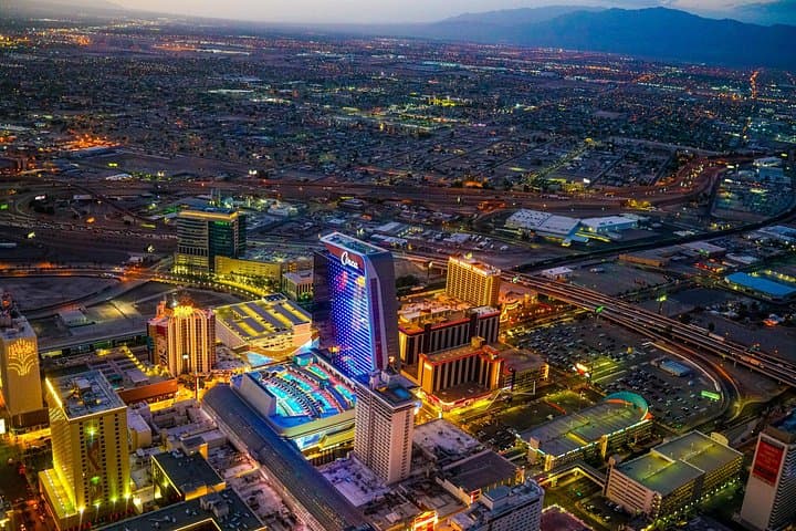 Las Vegas Strip Highlights by Helicopter at Night