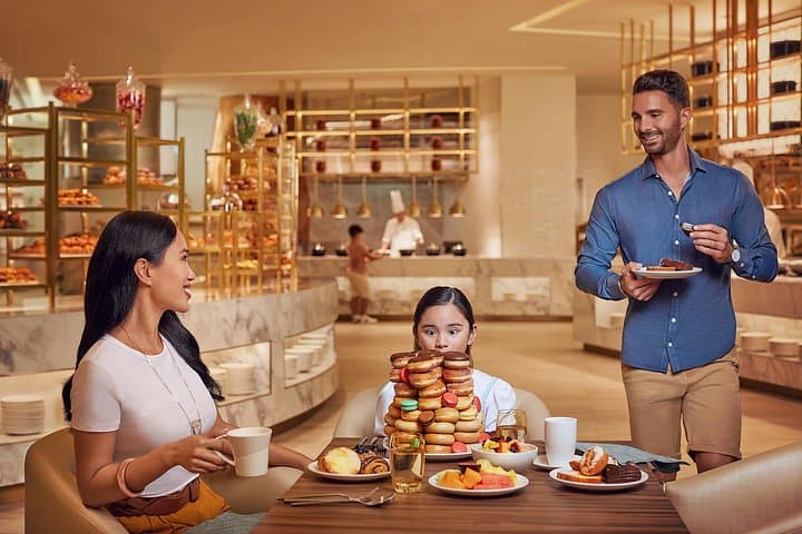 Dubai 12-Minute Helicopter Tour with Atlantis, The Palm Dinner