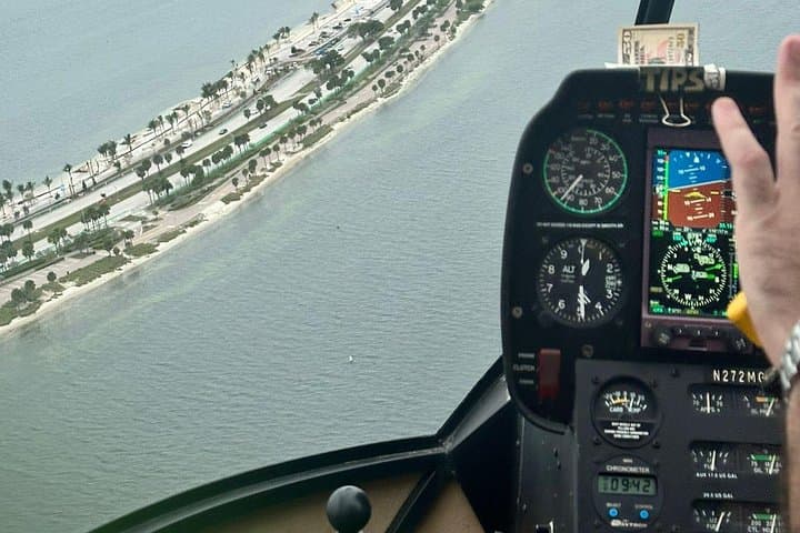 Miami helicopter tour with a French-speaking guide