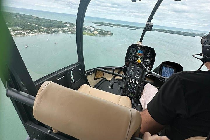 Miami helicopter tour with a French-speaking guide