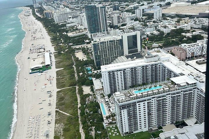 Miami helicopter tour with a French-speaking guide