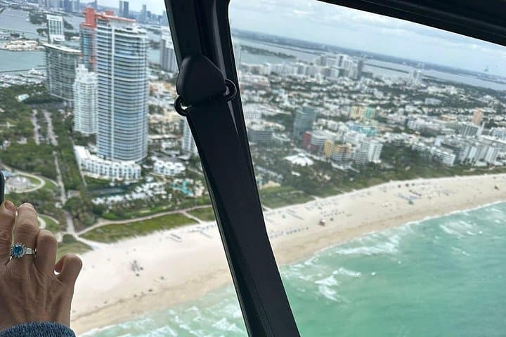 Miami helicopter tour with a French-speaking guide