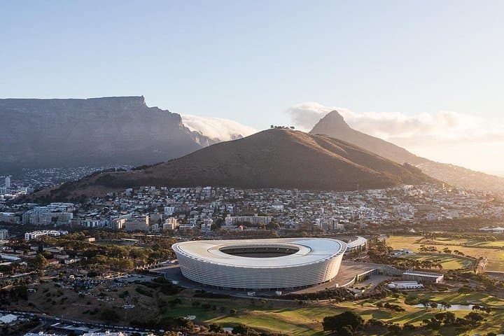 Cape Town City Center Helicopter Tour with Champagne