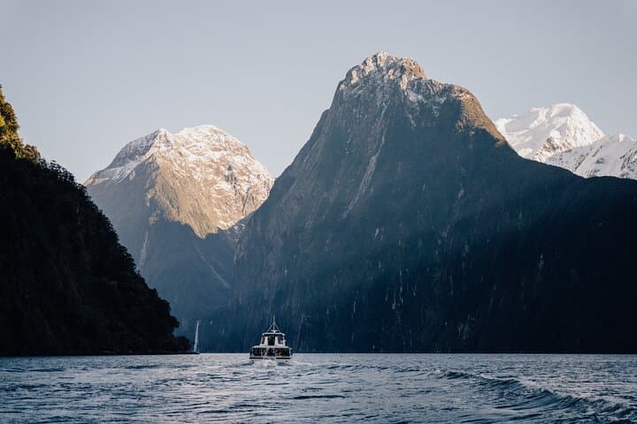 Milford Sound Helicopter and Cruise Tour from Queenstown