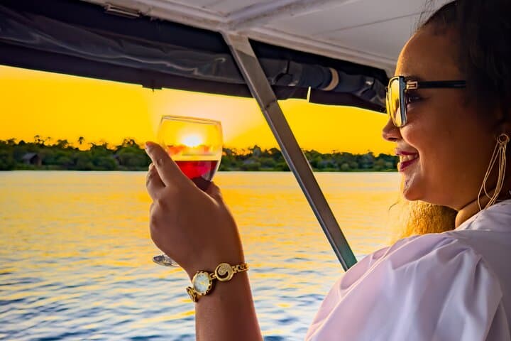 Drinks of the sunset boat cruise