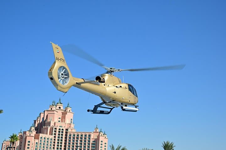 Exclusive 1 Hour Helicopter Flight Over Dubai up to 6 persons