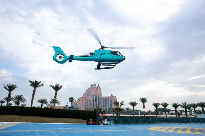 Exclusive 1 Hour Helicopter Flight Over Dubai up to 6 persons