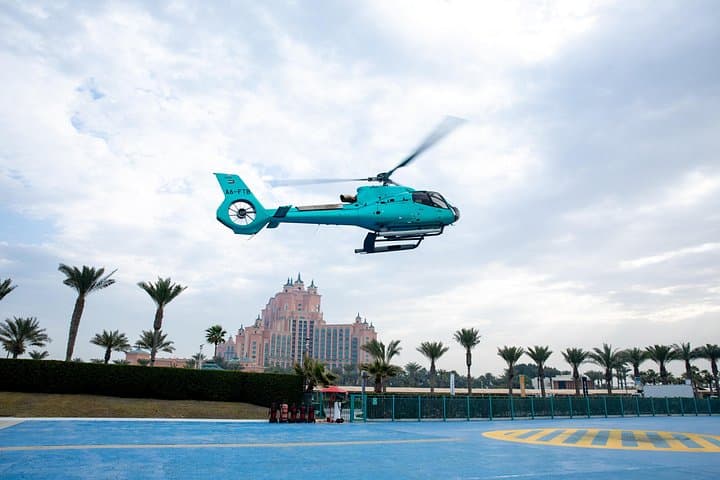 Exclusive 1 Hour Helicopter Flight Over Dubai up to 6 persons