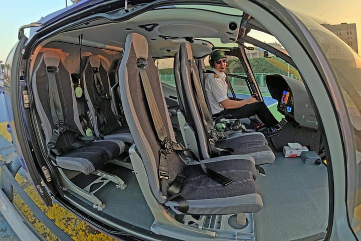 Exclusive 1 Hour Helicopter Flight Over Dubai up to 6 persons
