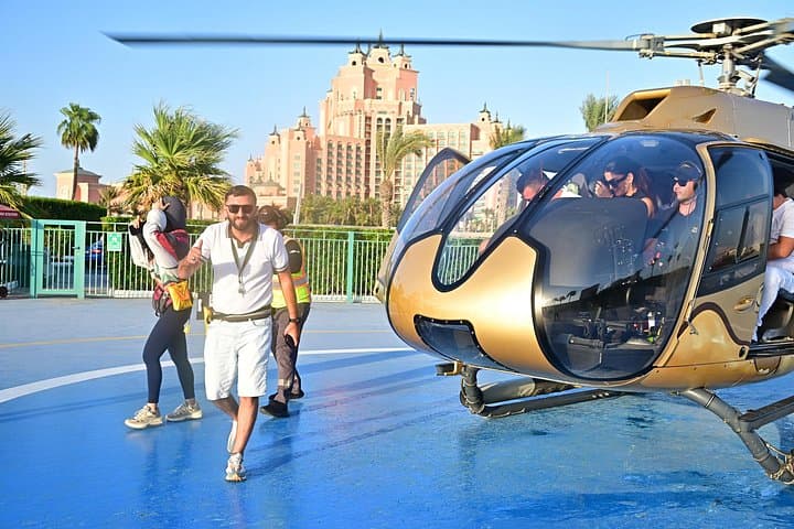 Exclusive 1 Hour Helicopter Flight Over Dubai up to 6 persons