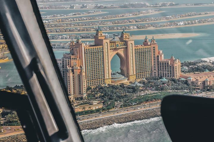 Exclusive 1 Hour Helicopter Flight Over Dubai up to 6 persons