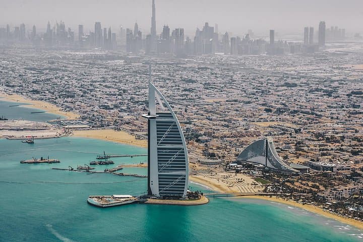 Exclusive 1 Hour Helicopter Flight Over Dubai up to 6 persons