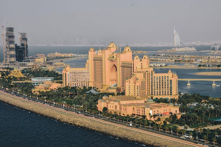 Exclusive 1 Hour Helicopter Flight Over Dubai up to 6 persons