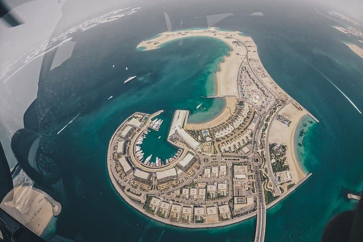 Exclusive 1 Hour Helicopter Flight Over Dubai up to 6 persons