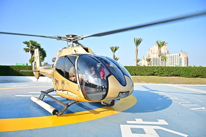 Dubai: Small-Group Helicopter Tour and Speedboat Ride