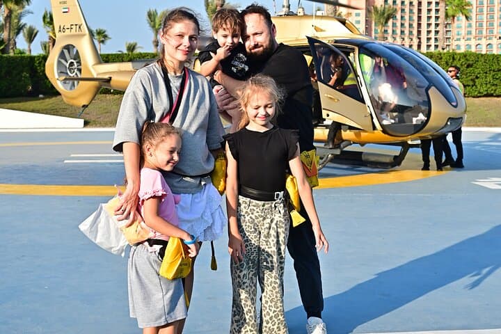 12-Minute Helicopter Tour & Desert Safari in Dubai combo