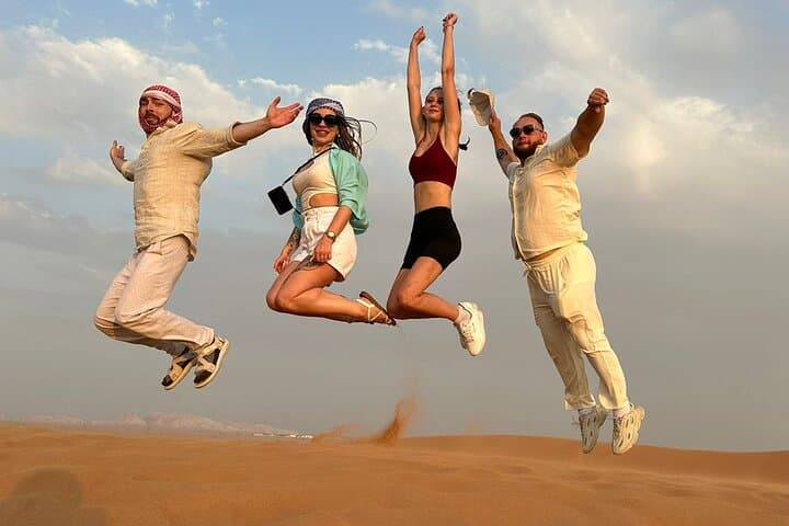 12-Minute Helicopter Tour & Desert Safari in Dubai combo