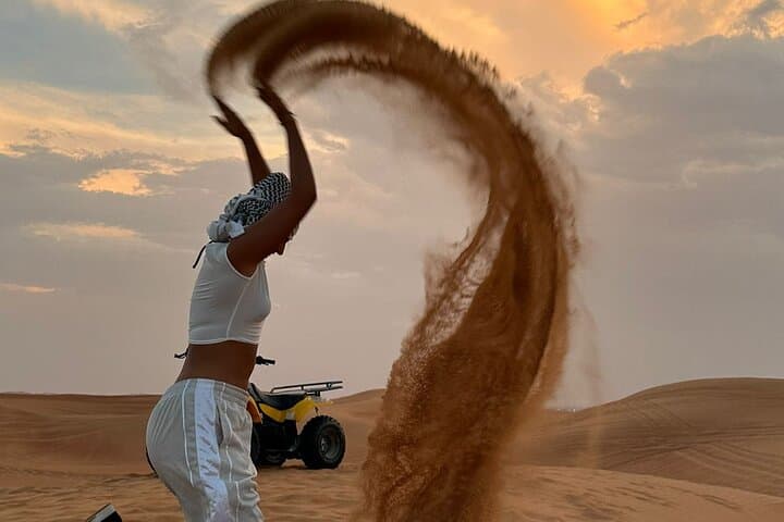 12-Minute Helicopter Tour & Desert Safari in Dubai combo