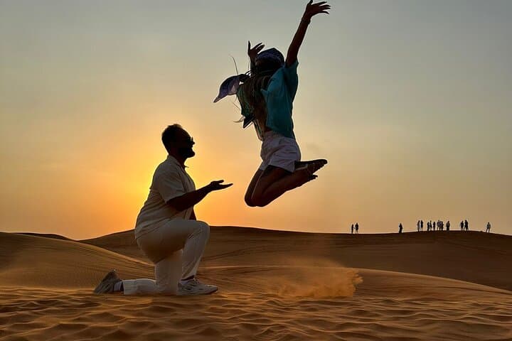 12-Minute Helicopter Tour & Desert Safari in Dubai combo