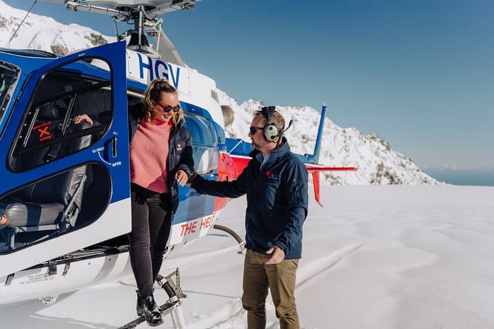 Franz Josef: Neve Discoverer Helicopter Flight with snow landing