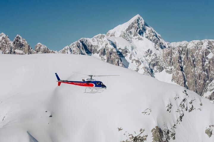 Franz Josef: Neve Discoverer Helicopter Flight with snow landing
