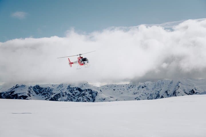 Fox Glacier: 25-Minute Helicopter Flight with Snow Landing