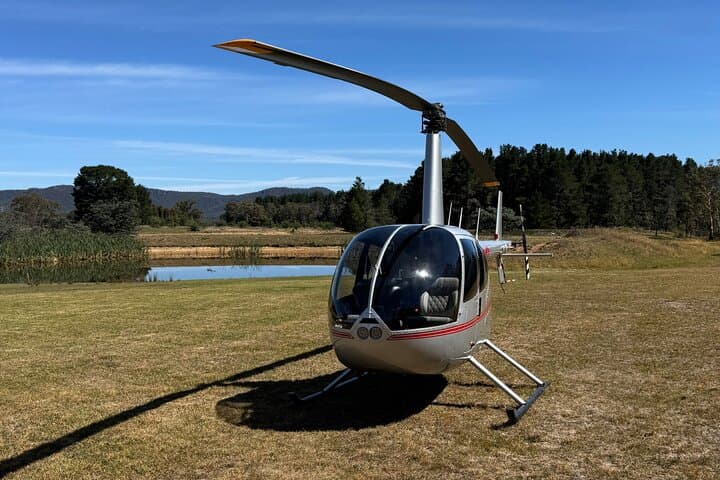 Blue sky days are the best for seeing the Blue Mountains by helicopter