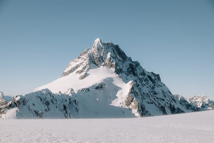Glacier landing in the highest peak in Fiordland National Park