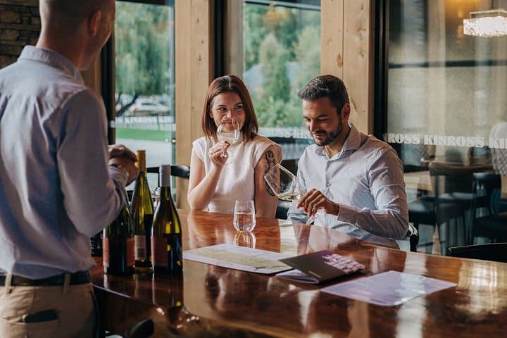 Queenstown Private Helicopter & Wine Tour + À la carte lunch