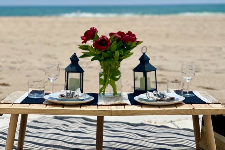 Hamptons Beach Picnic with Private Helicopter from Manhattan