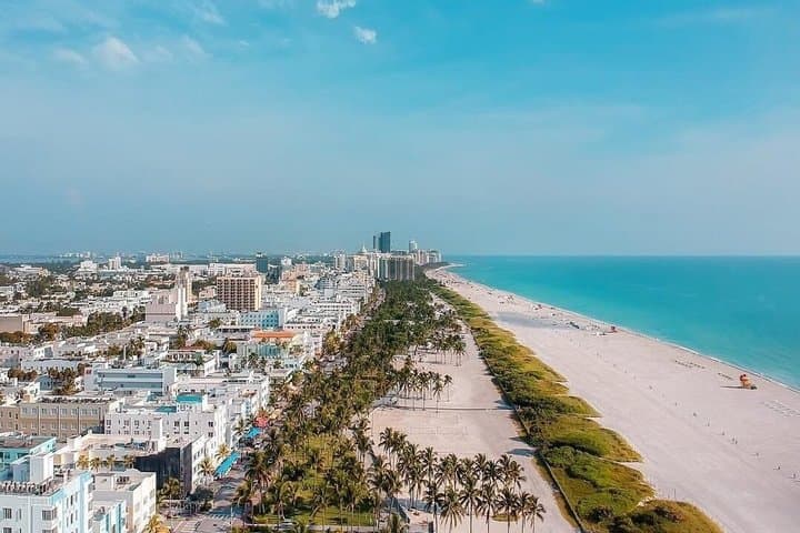 Miami Helicopter Tour: South Beach, Downtown & Islands