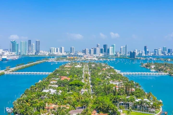 Romantic Miami Helicopter Tour with Champagne
