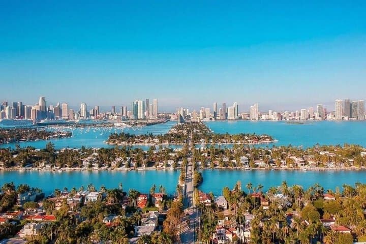 Miami Helicopter Tour: South Beach, Downtown & Islands