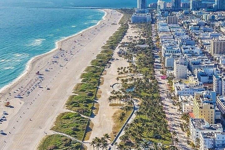 Romantic Miami Helicopter Tour with Champagne