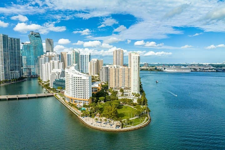 Romantic Miami Helicopter Tour with Champagne