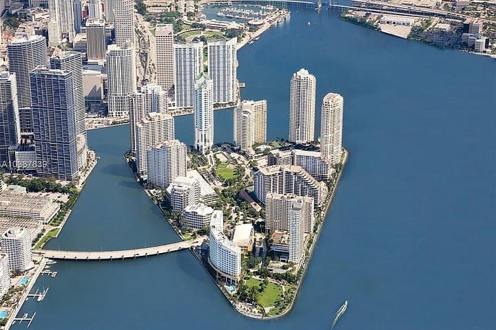 Miami Private Helicopter Tour for 3 Passengers