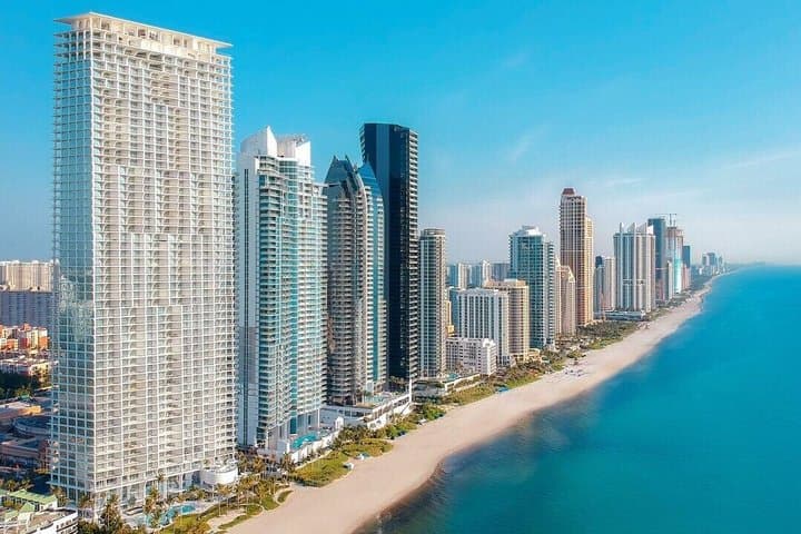 1-Hour Private Luxury Helicopter Tour of Miami