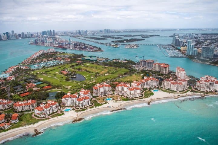 Romantic Miami Helicopter Tour with Champagne