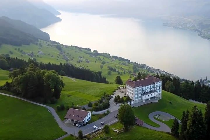 Helicopter flight with a stop at Villa Honegg for lunch